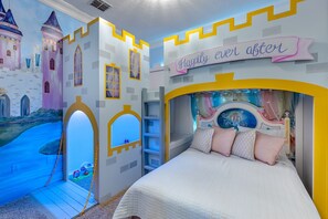 7 bedrooms, iron/ironing board, WiFi, bed sheets