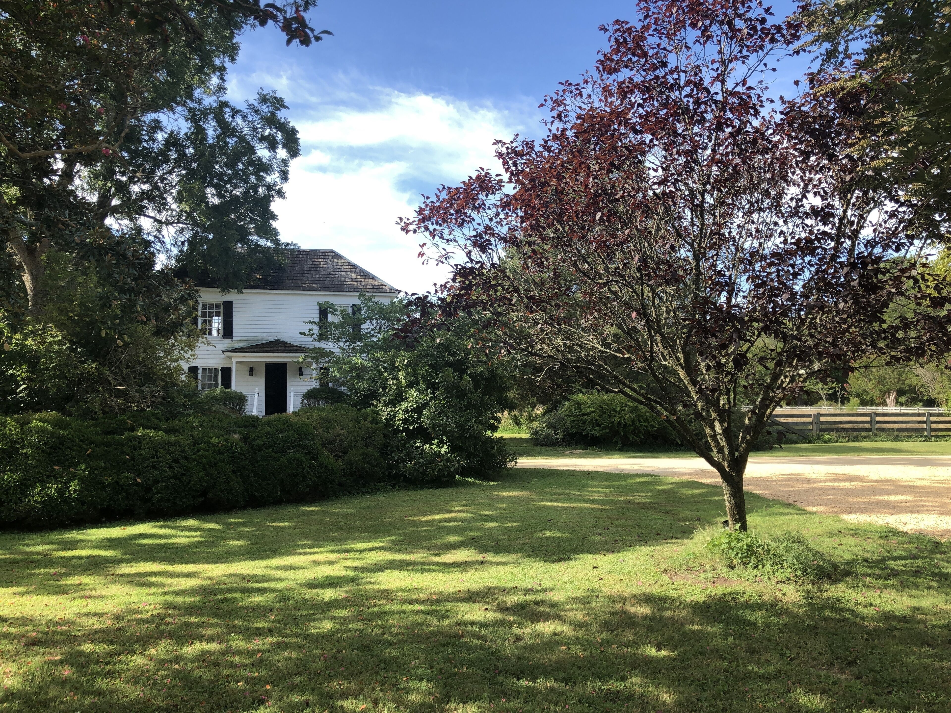 Riverside farm cottage with pool