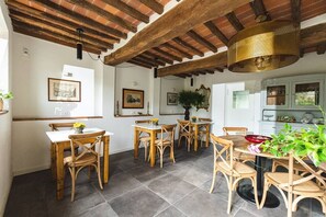 Dining - Le Fonti - Ripaghera, chic and reserved (Pontassieve)