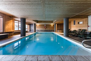 Piscina coperta, una piscina riscaldata