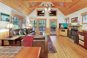 Fernseher, Kamin, Arbeitsbereiche