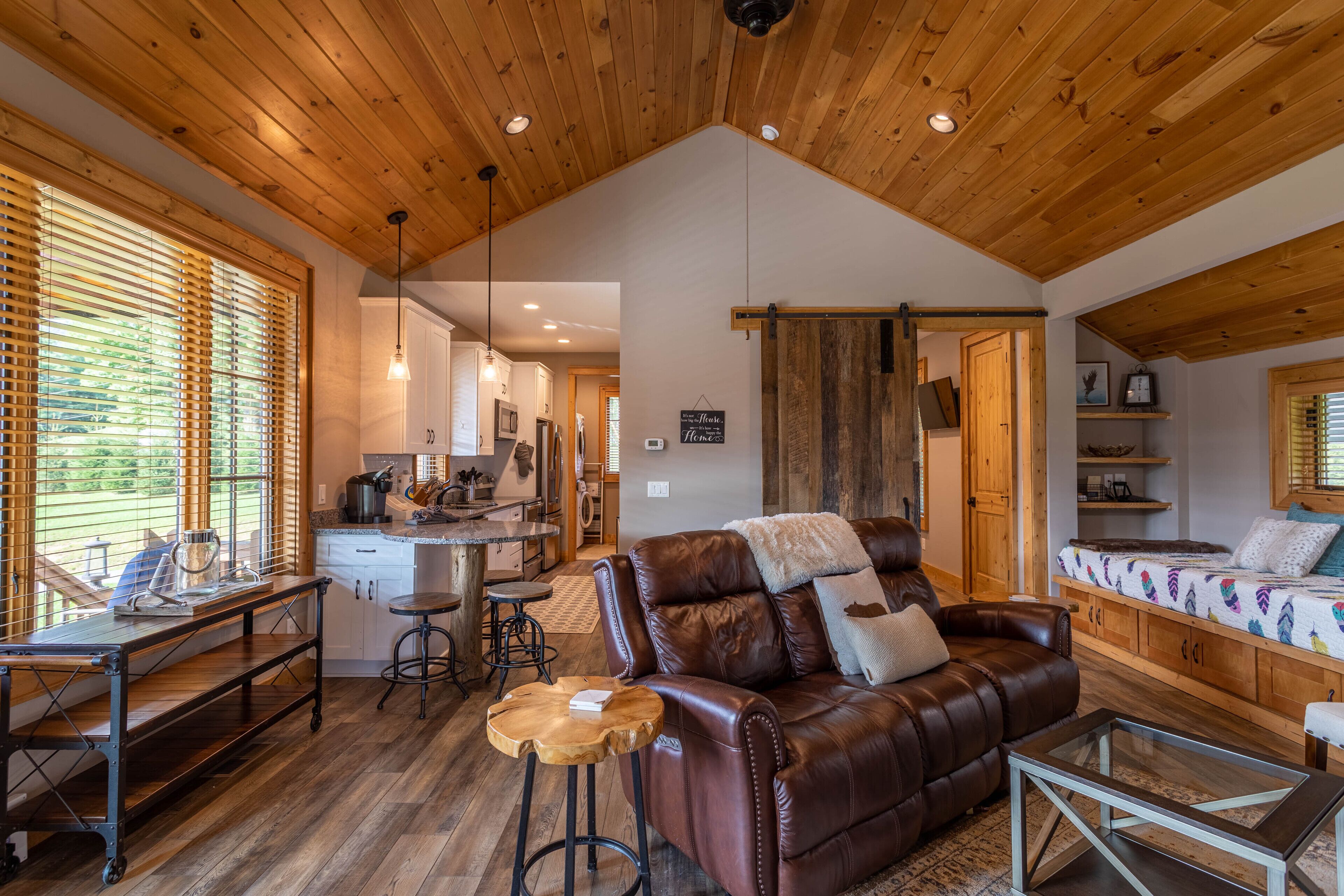 Televisión y chimenea 