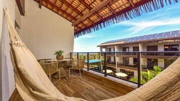 Suite Deluxe, 1 habitación, baño privado, vistas al jardín | 1 dormitorio, minibar, caja fuerte y decoración individual