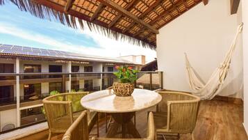 Suite Deluxe, 1 habitación, baño privado, vistas al jardín | Terraza o patio