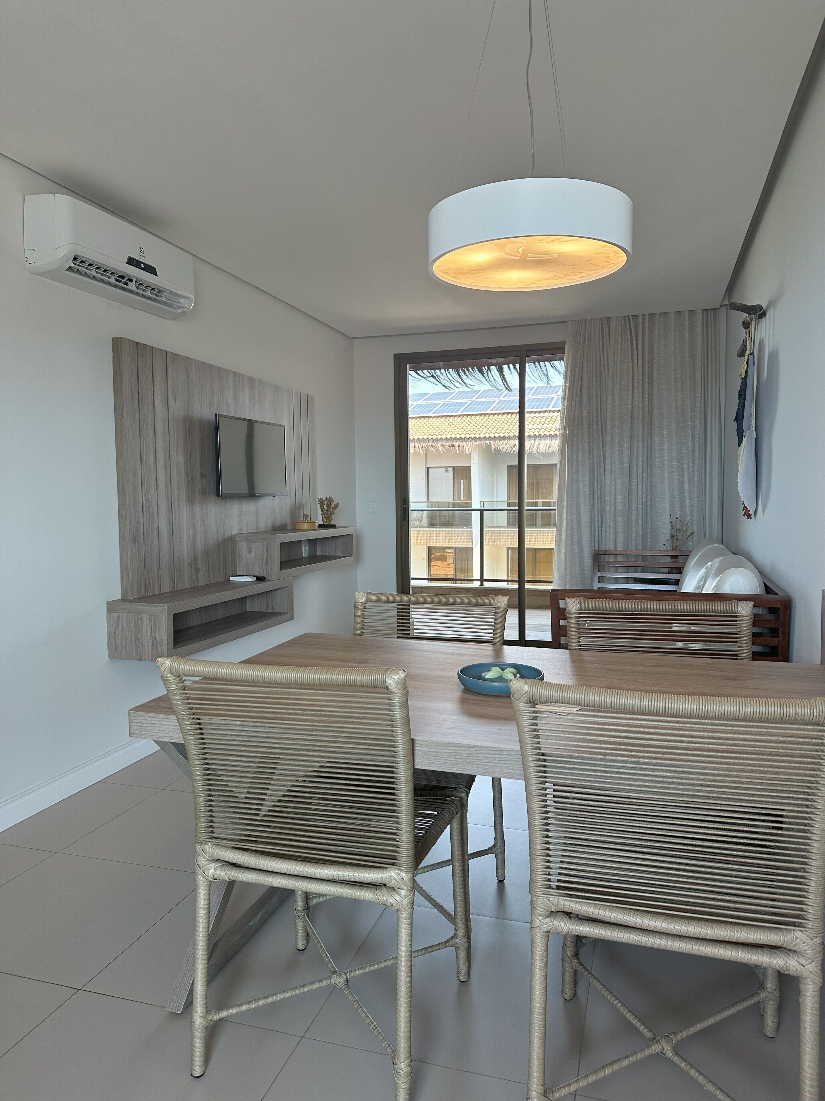 deluxe suite, 1 bedroom, ensuite, garden view | in-room dining