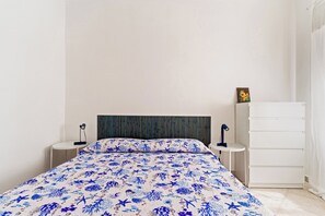 3 chambres, fer et planche à repasser