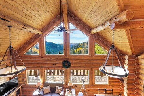 'Hale’ Pow Mow'  A slopeside retreat with views, comfort, and the spirit of Aloh