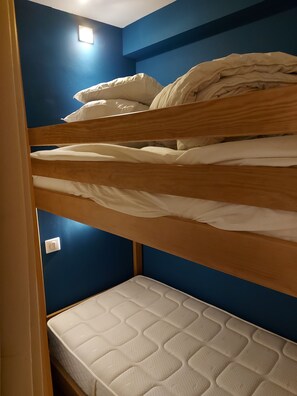 2 Schlafzimmer, Bügeleisen/Bügelbrett, Reisekinderbett, Bettwäsche