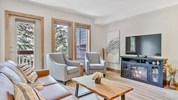 Smart TV y chimenea
