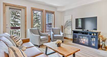 Luxury Condo - Newly Renovated and New Furniture - Outdoor Pool - Mountain Views