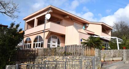 Holiday apartment with sea view