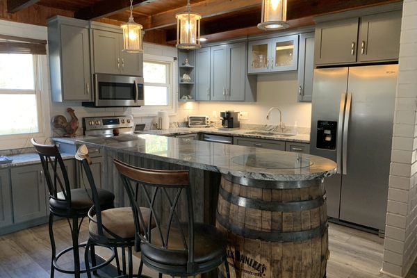 Køleskab, mikrobølgeovn, ovn, kogeplade