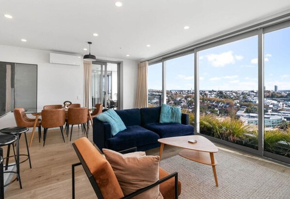 Unclassified image, 1 of 36, button