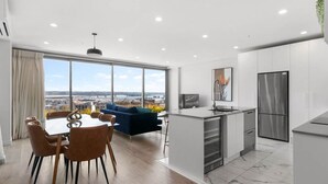 Kaffetrakter/tekoker, kjøleskap, mikrobølgeovn og ovn