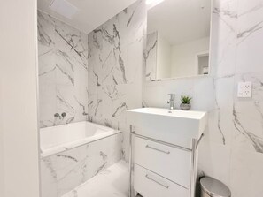 Free toiletries, hair dryer, towels - Union Green Apt w Stunning Views & Free Parking (Auckland CBD)