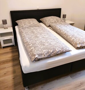 2 bedrooms, iron/ironing board, travel cot, free WiFi