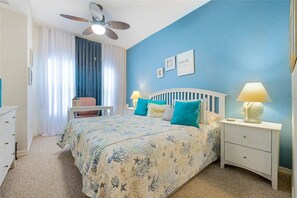 3 Schlafzimmer, Schreibtisch, Bügeleisen/Bügelbrett, Reisekinderbett