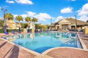 Piscine extérieure, piscine chauffée