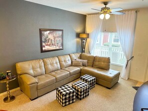 Smart-TV, Kamin, Arbeitsbereiche