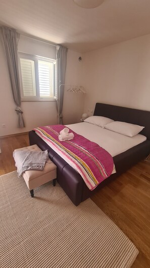 3 bedrooms, iron/ironing board, WiFi