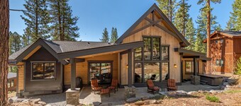 Lavish Cabin By Tahoe Getaways -Gray's Crossing - Hot Tub - Pool Table- Bunk Room