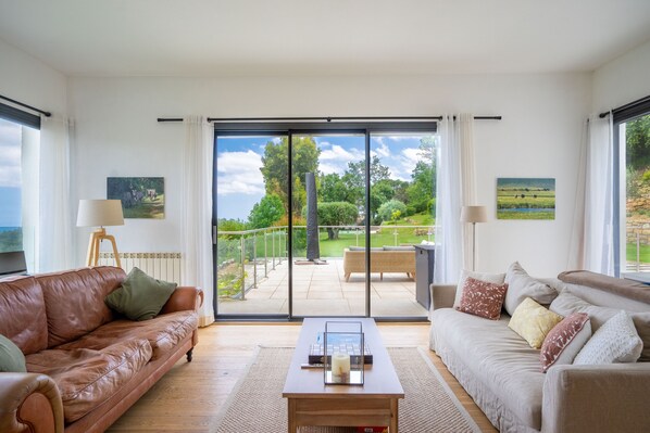 Televisie en een open haard