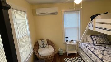 2 bedrooms, travel crib, free WiFi, bed sheets