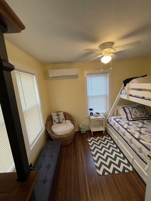 2 bedrooms, travel cot, free WiFi, bed sheets