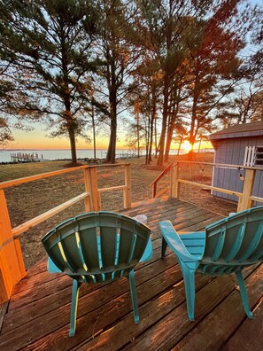 Terrace/patio - Waterfront Cottage in Beautiful Hoopers Island (Fishing Creek)