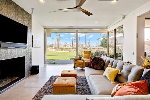 Quintessential Mid-Century Modern Oasis in the Desert