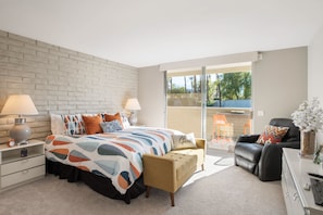 3 habitaciones, escritorio, tabla de planchar con plancha y wifi gratis