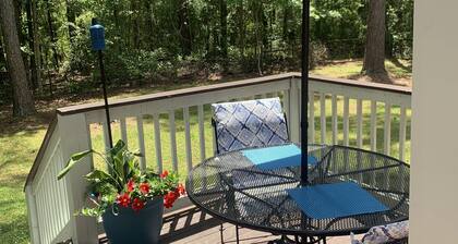 Relax! New Hottub in this 5⭐️ home•Family Friends•beautiful neighborhood• 🏈