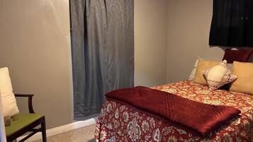 2 bedrooms, iron/ironing board, bed sheets