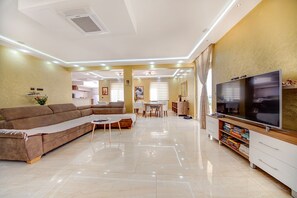 TV connectée, cheminée