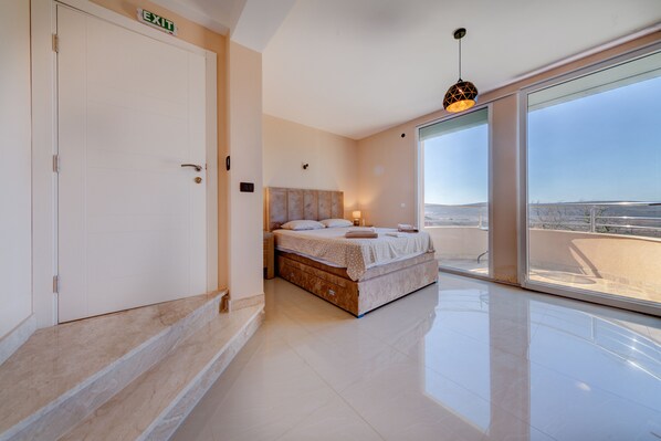 6 bedrooms, in-room safe, iron/ironing board, free WiFi