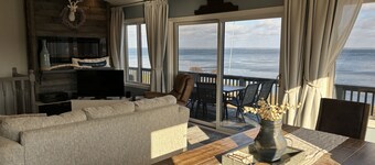 August 20-22 AVAILABLE. ACT FAST. Lrg 3BR 3Bath Lakefront Home.SPECTACULAR VIEWS