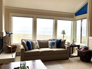 Smart TV - Serene beachfront getaway, breathtaking ocean views, steps from the beach! (Moss Landing)