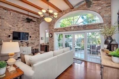 BY THE SEA VACATION VILLAS 2 BED/HOT TUB TWO BLOCKS TO BEACH