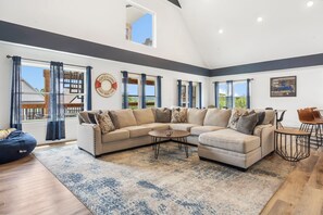 Smart TV, chimenea, mesa de ping pong