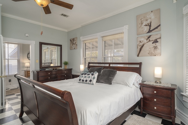 3 soveværelser, skrivebord, strygejern/strygebræt, weekendseng