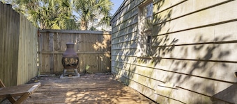 East Hill Coastal Cottage, prefect for couples and families, pet friendly.