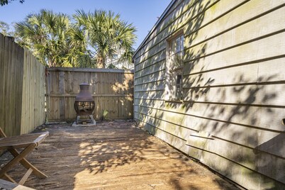 East Hill Coastal Cottage, prefect for couples and families, pet friendly.