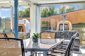 Dining - 3BR Hilltop Getaway – Games, Ocean Views, Wi-Fi,  Parking, Sleeps 14, Pizza Oven & More (Wirrina Cove)