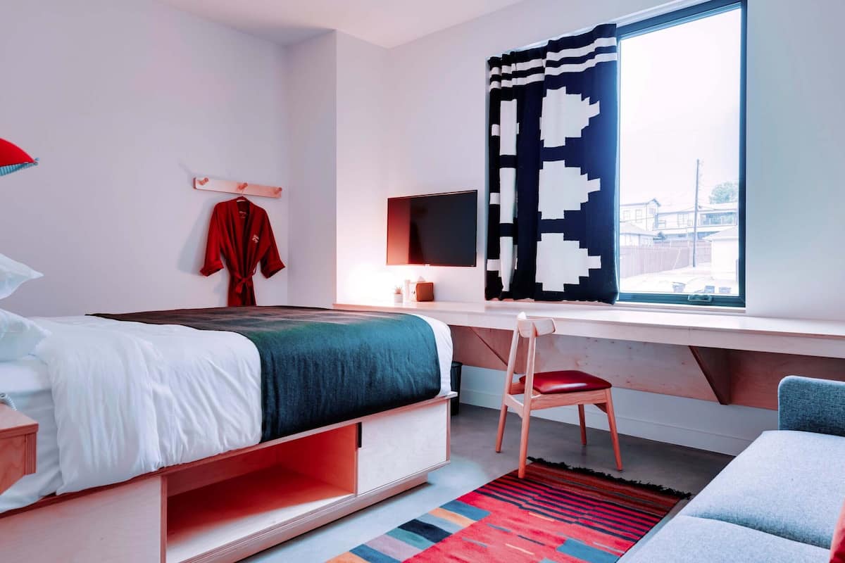 Comfort kamer | Een kluis op de kamer, individueel gedecoreerd, individueel gemeubileerd