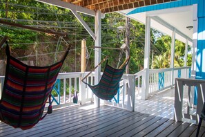 Property grounds - Near the beach family (West End)