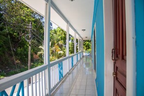 Property grounds - Near the beach family (West End)