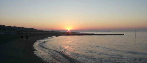 Beach nearby, sun-loungers, beach towels