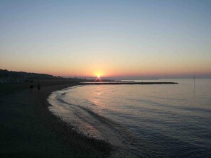 Beach nearby, sun-loungers, beach towels