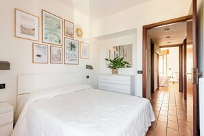4 Schlafzimmer, Schreibtisch, Bügeleisen/Bügelbrett, Reisekinderbett