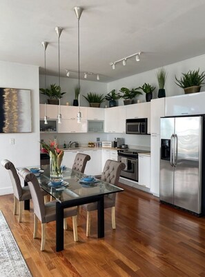 Fridge, microwave, oven, stovetop - Beautiful Condo in the heart of Miami with outstanding view  (Miami)